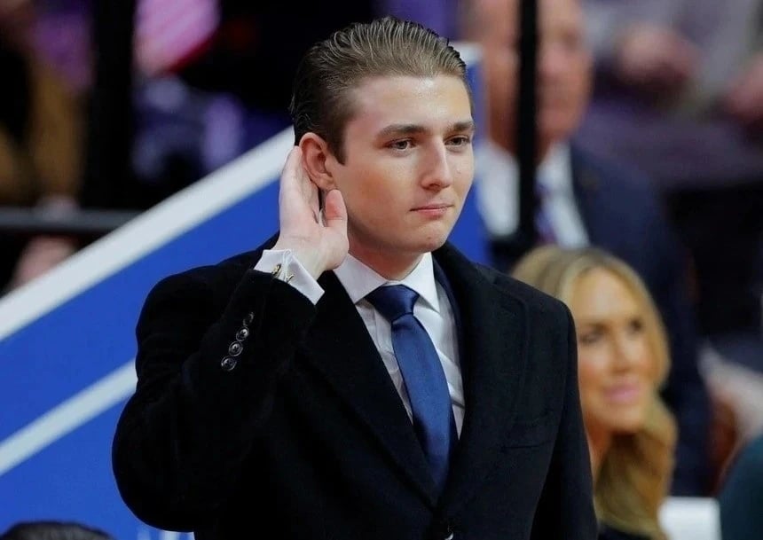 15-1760497411-tin-don-ve-barron-trump-gay-tranh-cai.jpg
