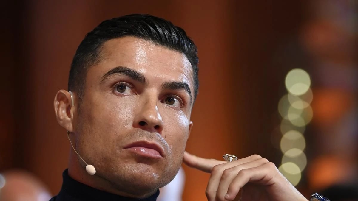 15-1760510281-con-trai-ronaldo-co-the-da-cho-5-doi-tuyen.jpeg