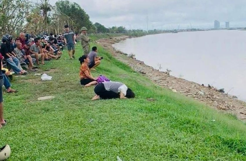 Vụ bố ôm 2 con nhỏ nhảy sông tự tử: Tìm thấy thi thể người bố- Ảnh 2.