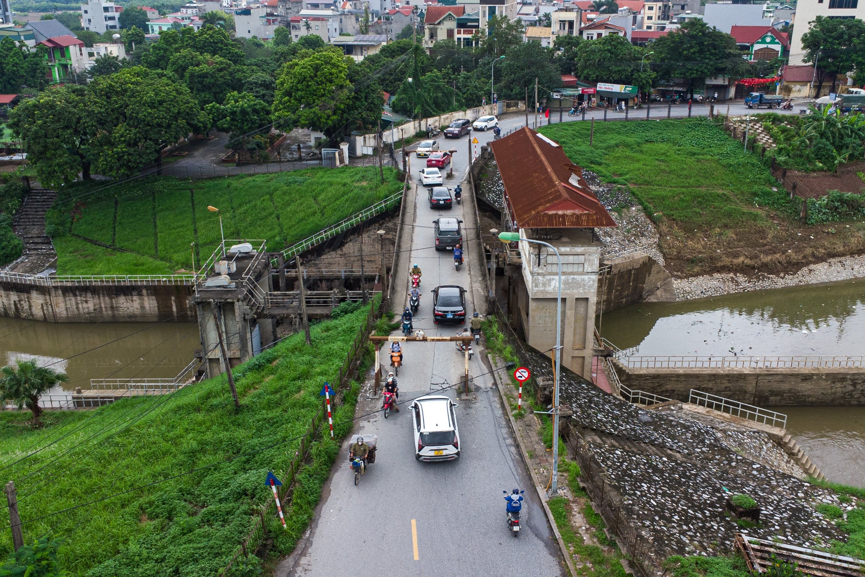 16-1760581190-hien-trang-vi-tri-xay-cong-trinh-chong-ngap-lon-nhat-ha-noi.jpg