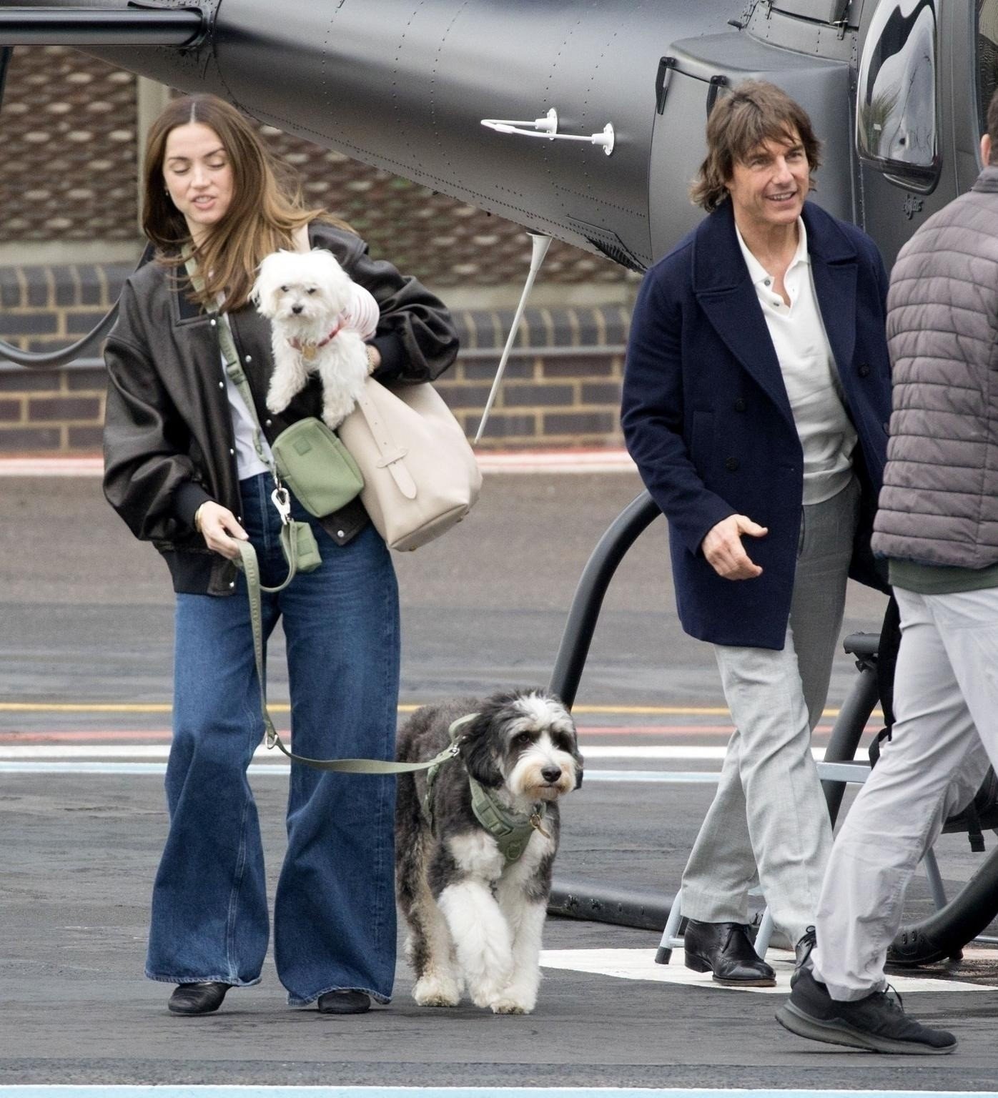 16-1760589057-tom-cruise-chia-tay-tinh-tre-kem-26-tuoi.jpg