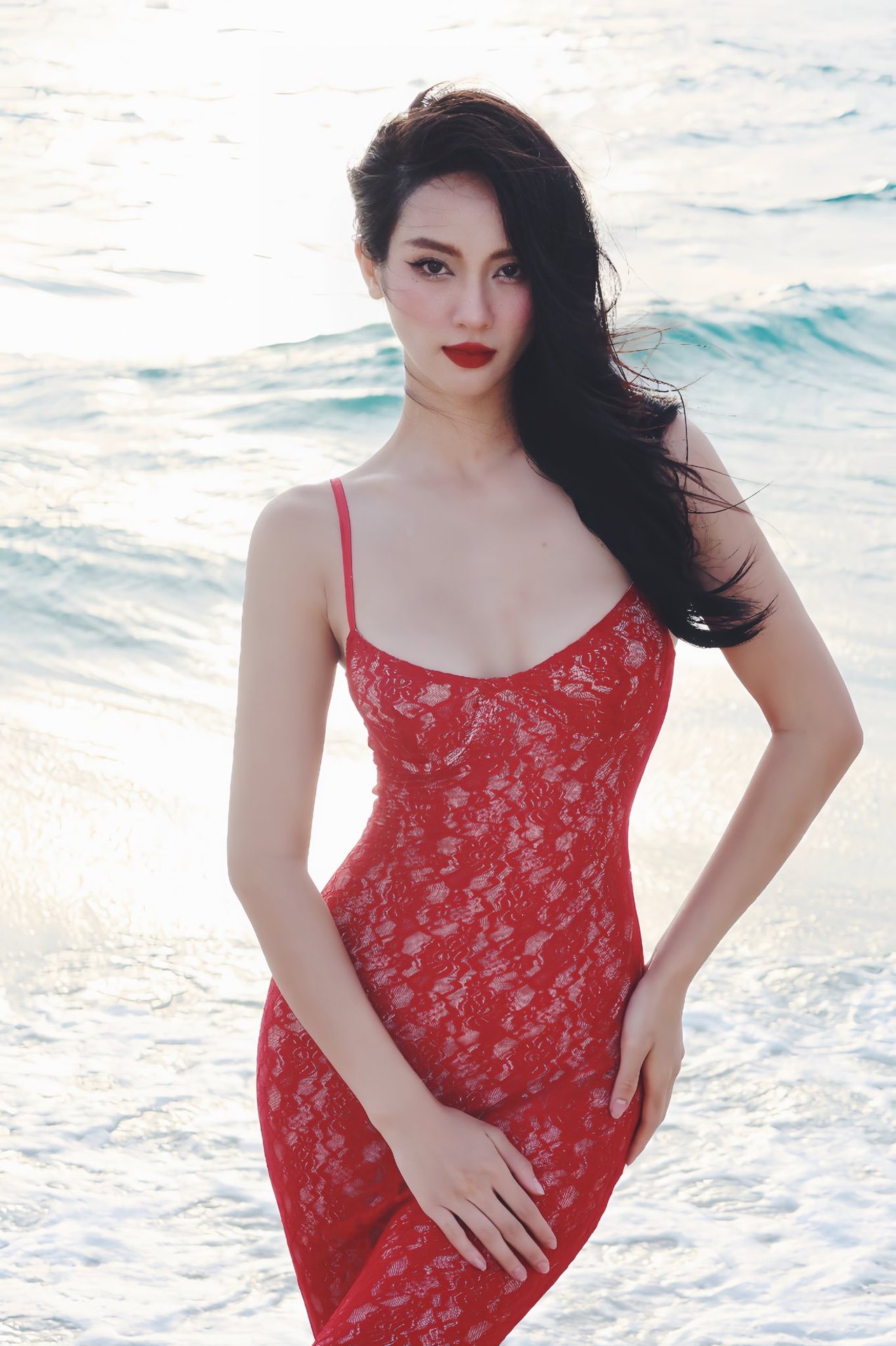 Đọ body Diệp Lâm Anh và Á hậu Vũ Thúy Quỳnh: Ai hot hơn ai?- Ảnh 6.