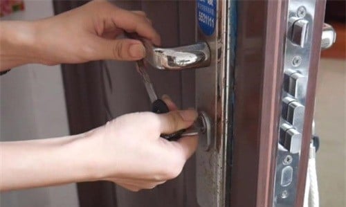 5 dấu hiệu trong nhà cho thấy: Âm khí nặng nề, vận xui đeo bám không buông- Ảnh 1.