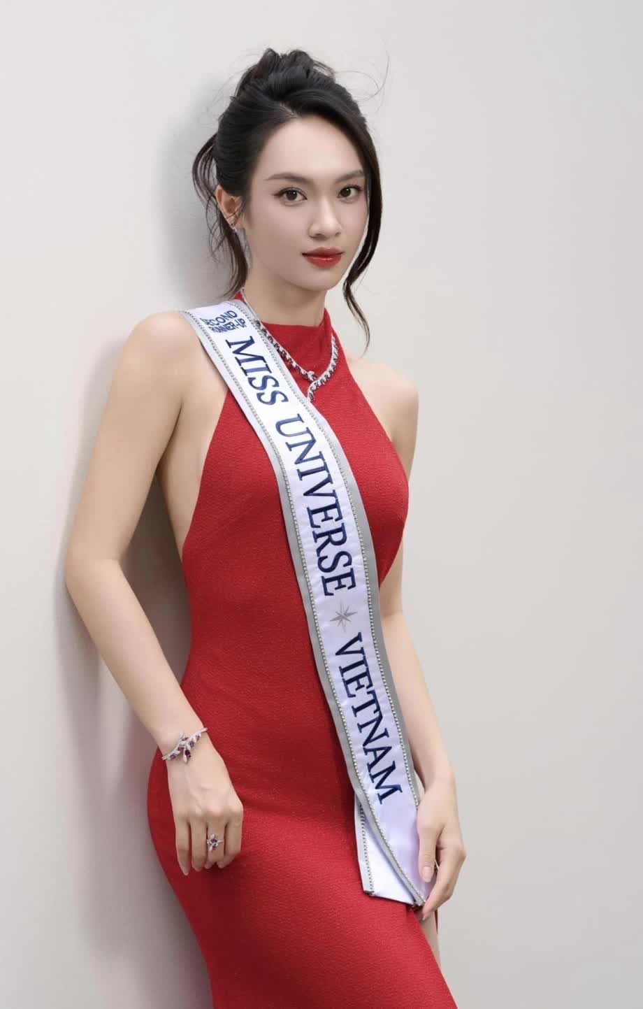 Á hậu Việt bị tóm thân mật bên thiếu gia Đức Phạm thừa nhận đang hẹn hò- Ảnh 1.