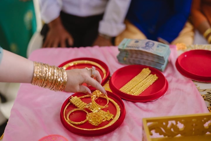 1 cây vàng 9999 đã 154 triệu, gặp đúng mùa cưới: Người