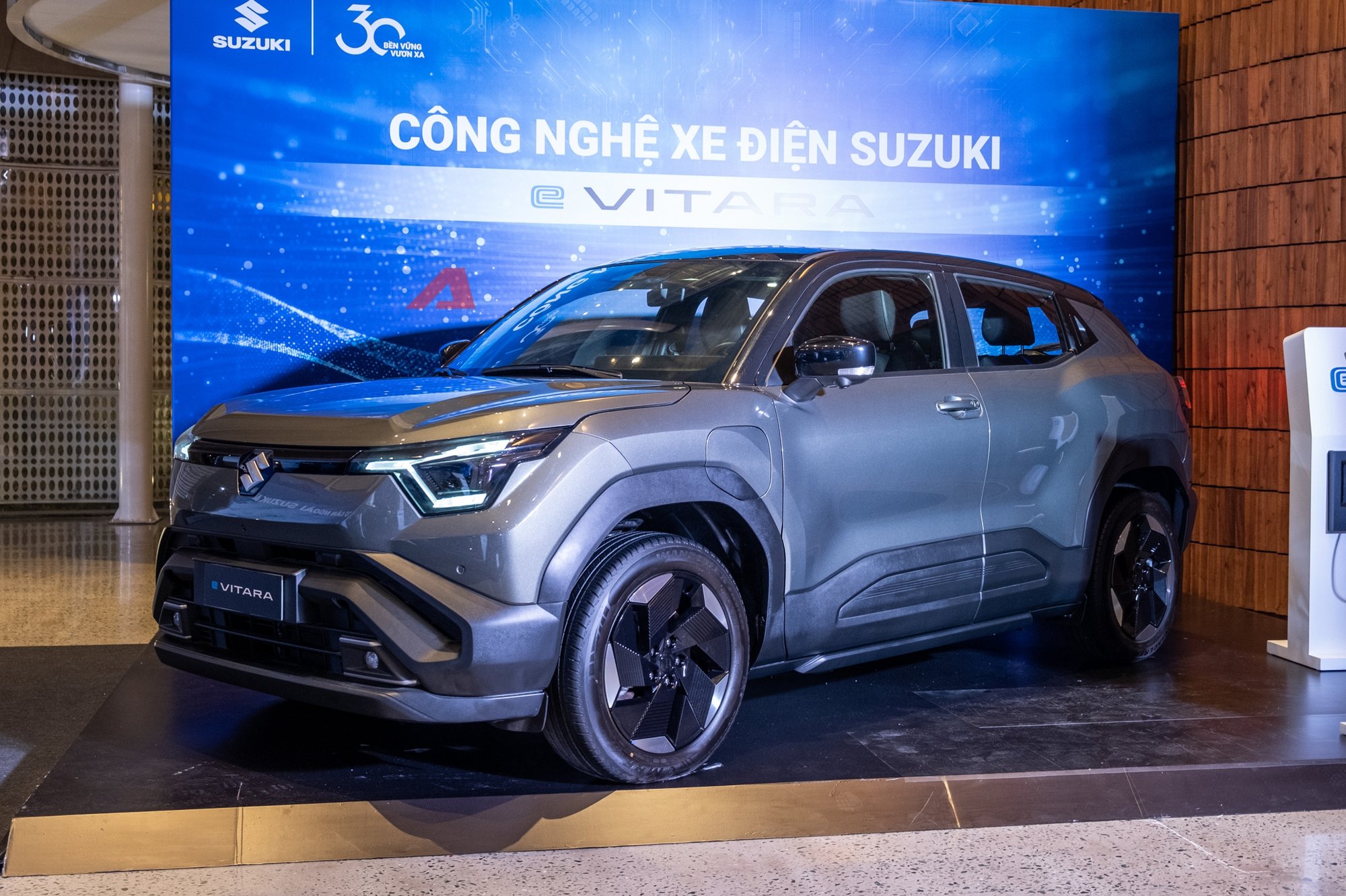 Suzuki eVitara bất ngờ xuất hiện tại Việt Nam: SUV thuần điện ngang cỡ VF 6, đi được tối đa 500km/lần sạc- Ảnh 2.
