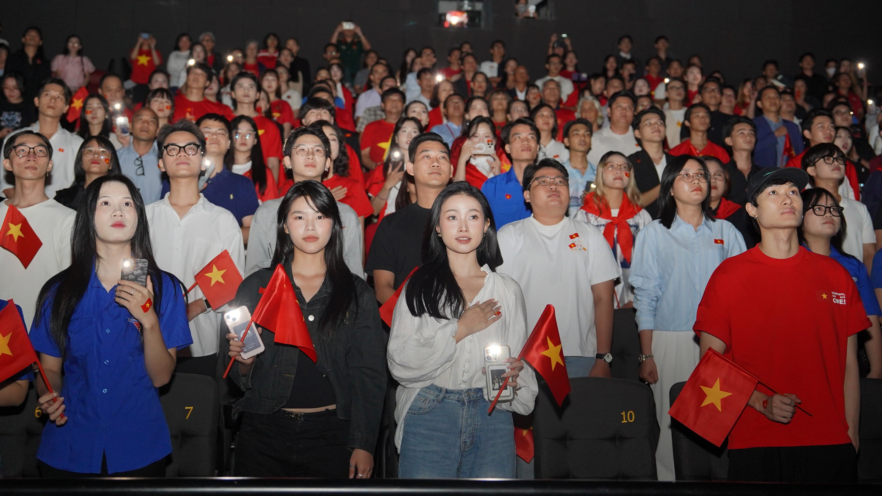18-1760754674-khoanh-khac-chua-tung-co-trong-rap-chieu-o-tphcm.jpg
