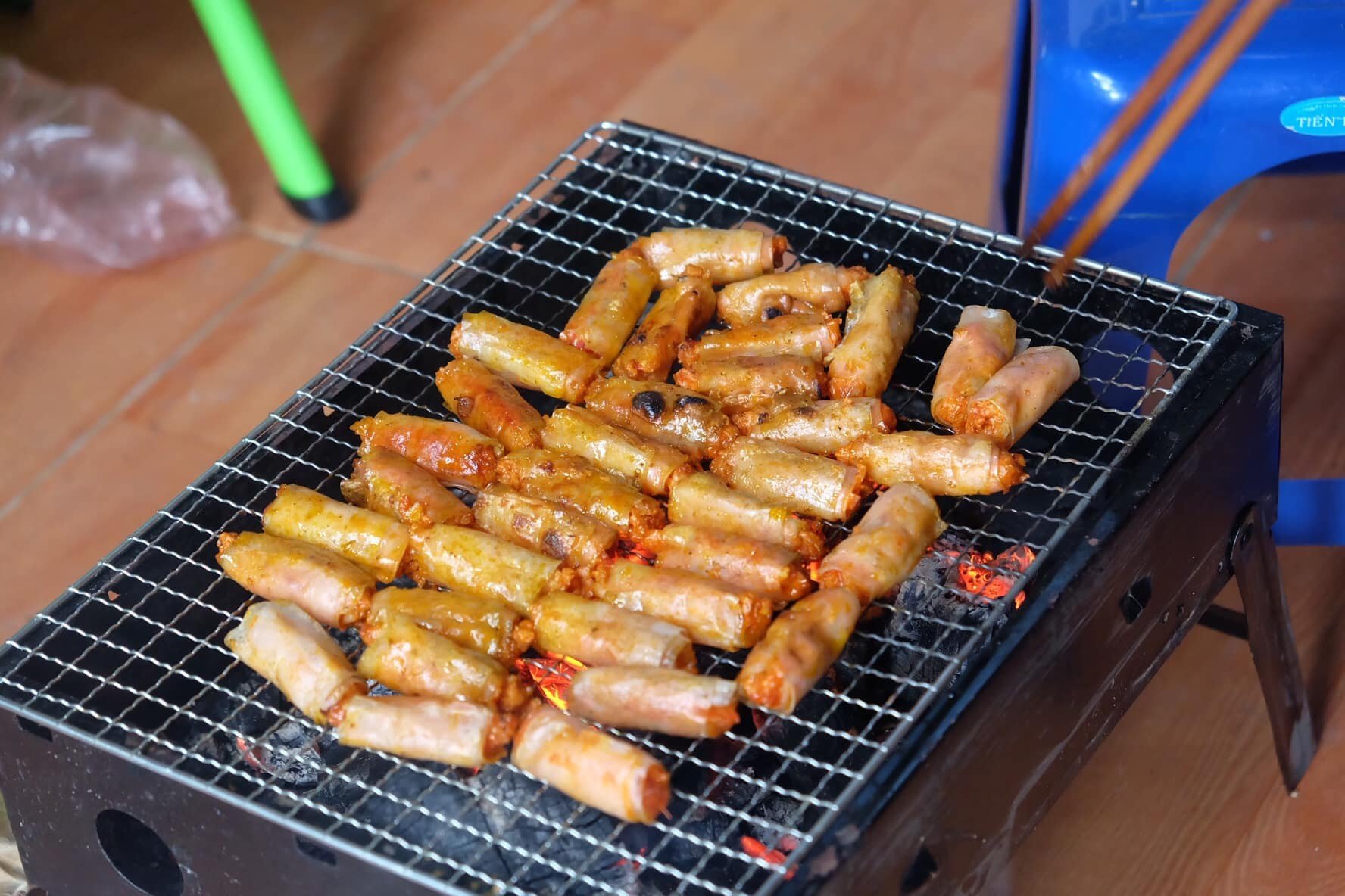 chả tôm thu hằng.jpg