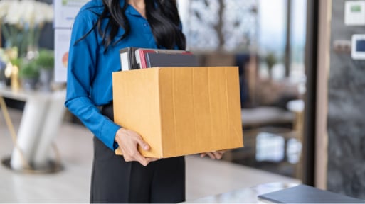 Cùng làm 1 dự án nhưng chỉ được thưởng 3 triệu đồng, đồng nghiệp nhận 300 triệu đồng, cô gái bỏ việc ngay: