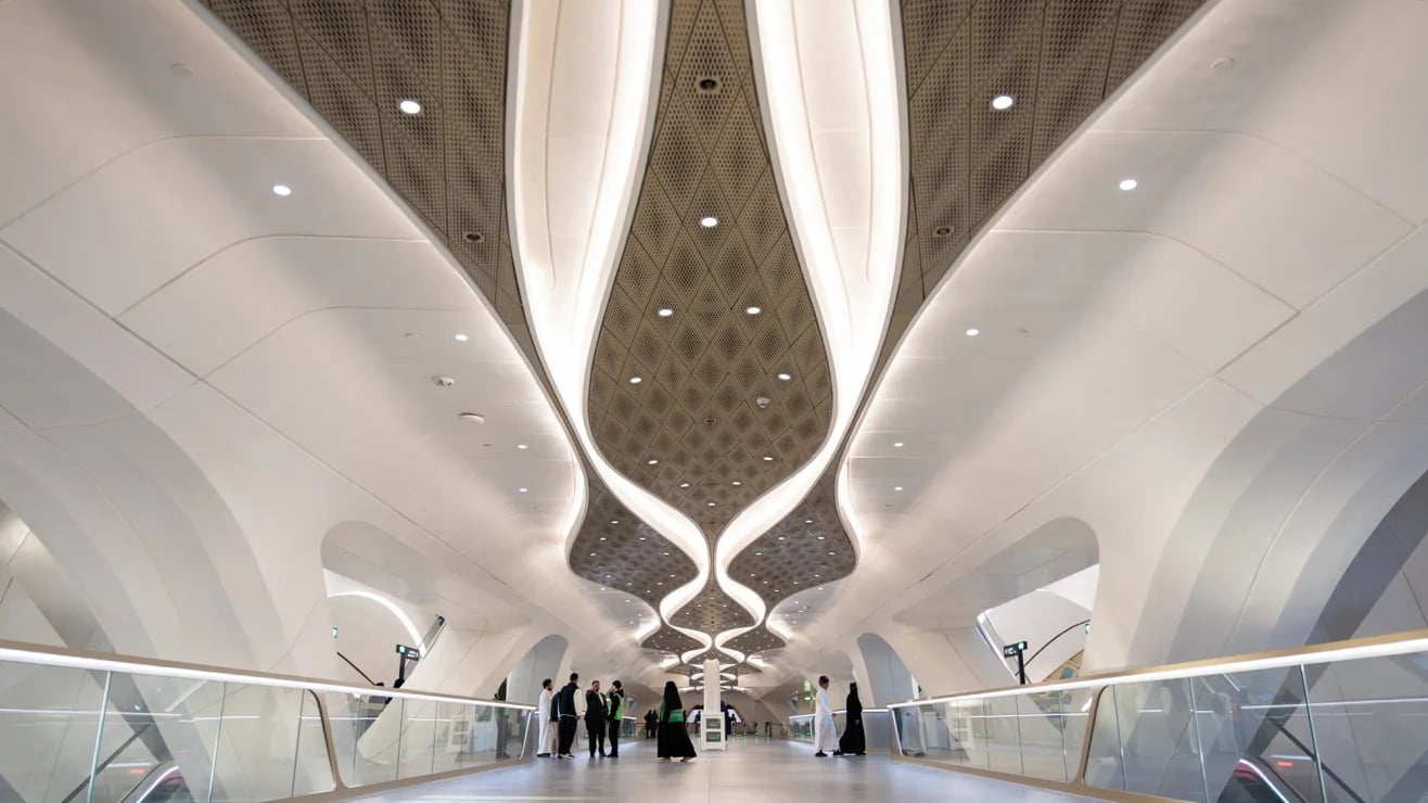 18-1760778717-ben-trong-he-thong-metro-doc-nhat-vo-nhi-o-saudi-arabia.jpg