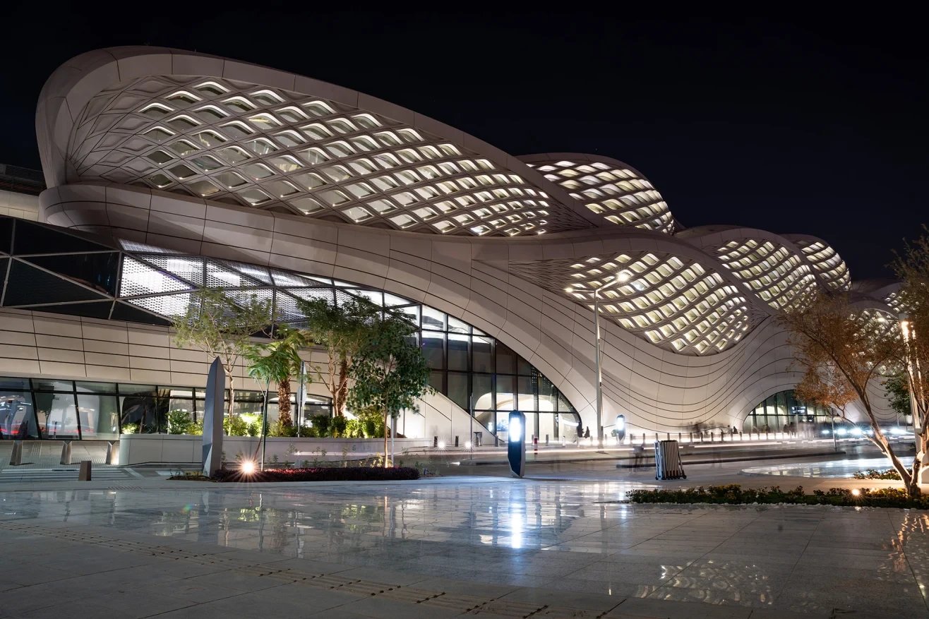 18-1760778718-ben-trong-he-thong-metro-doc-nhat-vo-nhi-o-saudi-arabia.jpg