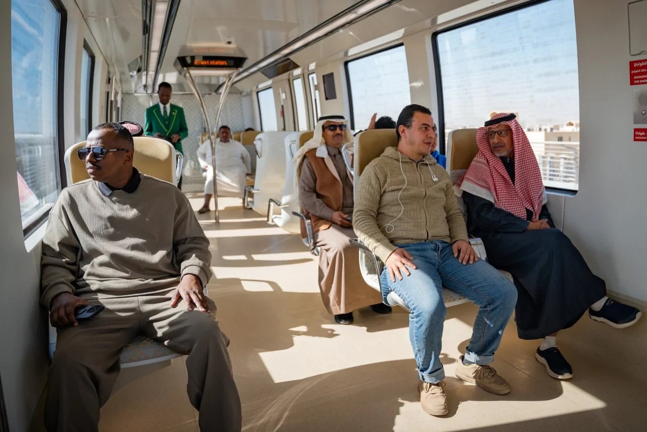 18-1760778719-ben-trong-he-thong-metro-doc-nhat-vo-nhi-o-saudi-arabia.jpg