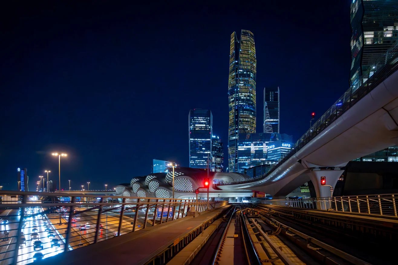 18-1760778719-ben-trong-he-thong-metro-doc-nhat-vo-nhi-o-saudi-arabia.jpg