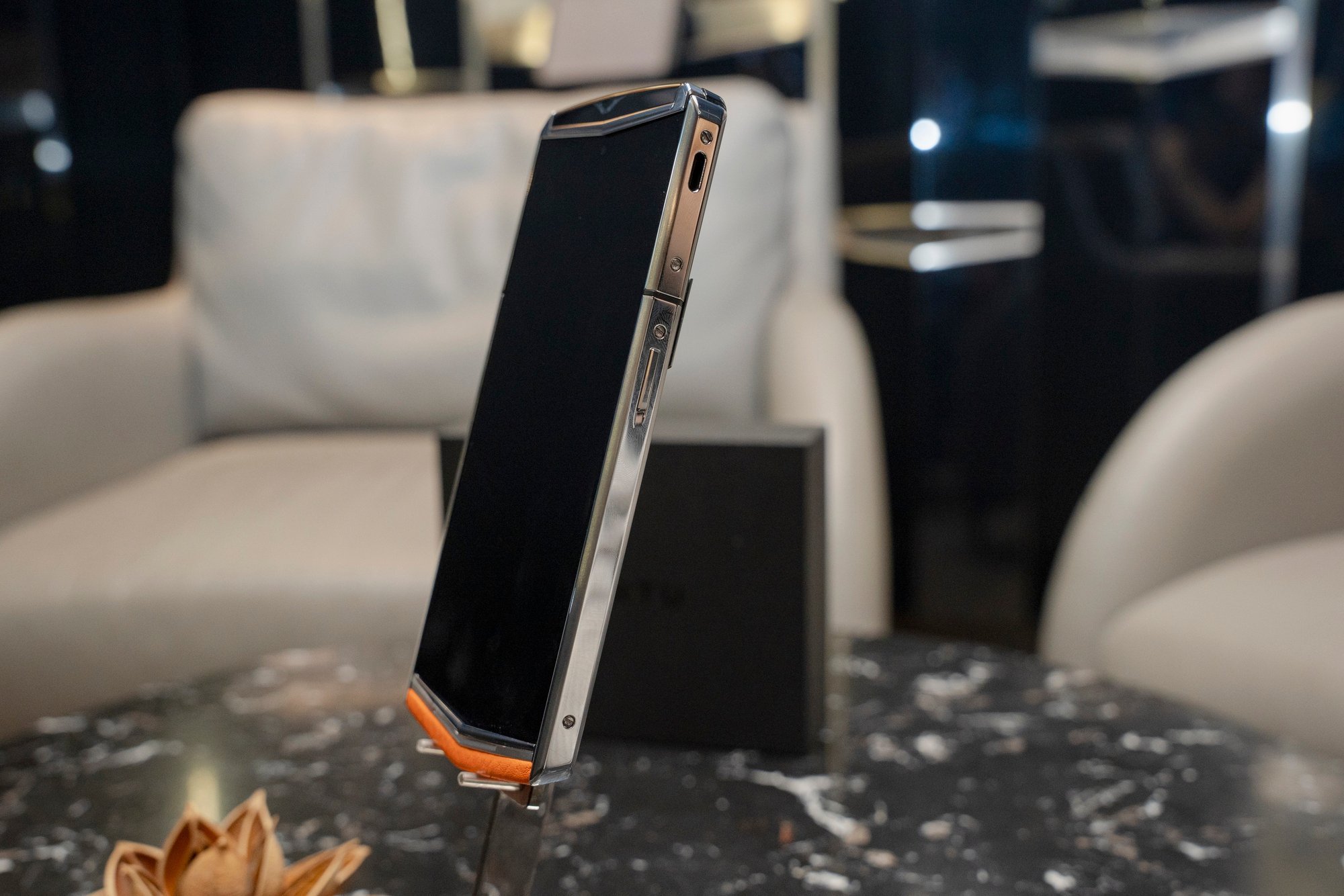 Khung thép chịu lực 150kg, bảo mật quân sự: Smartphone độc nhất thế giới lộ diện, khách Việt có thể mua- Ảnh 3.