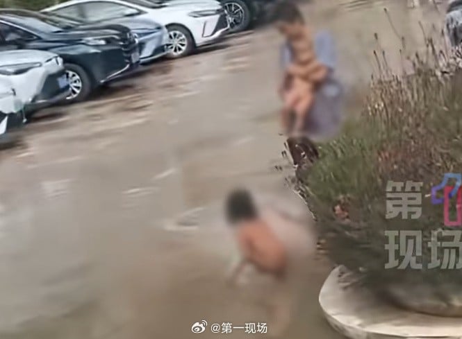 Sốc: Bé trai bị nuôi như thú hoang, trần truồng di chuyển bằng tứ chi, cha mẹ nói “tự do cá nhân”- Ảnh 2.