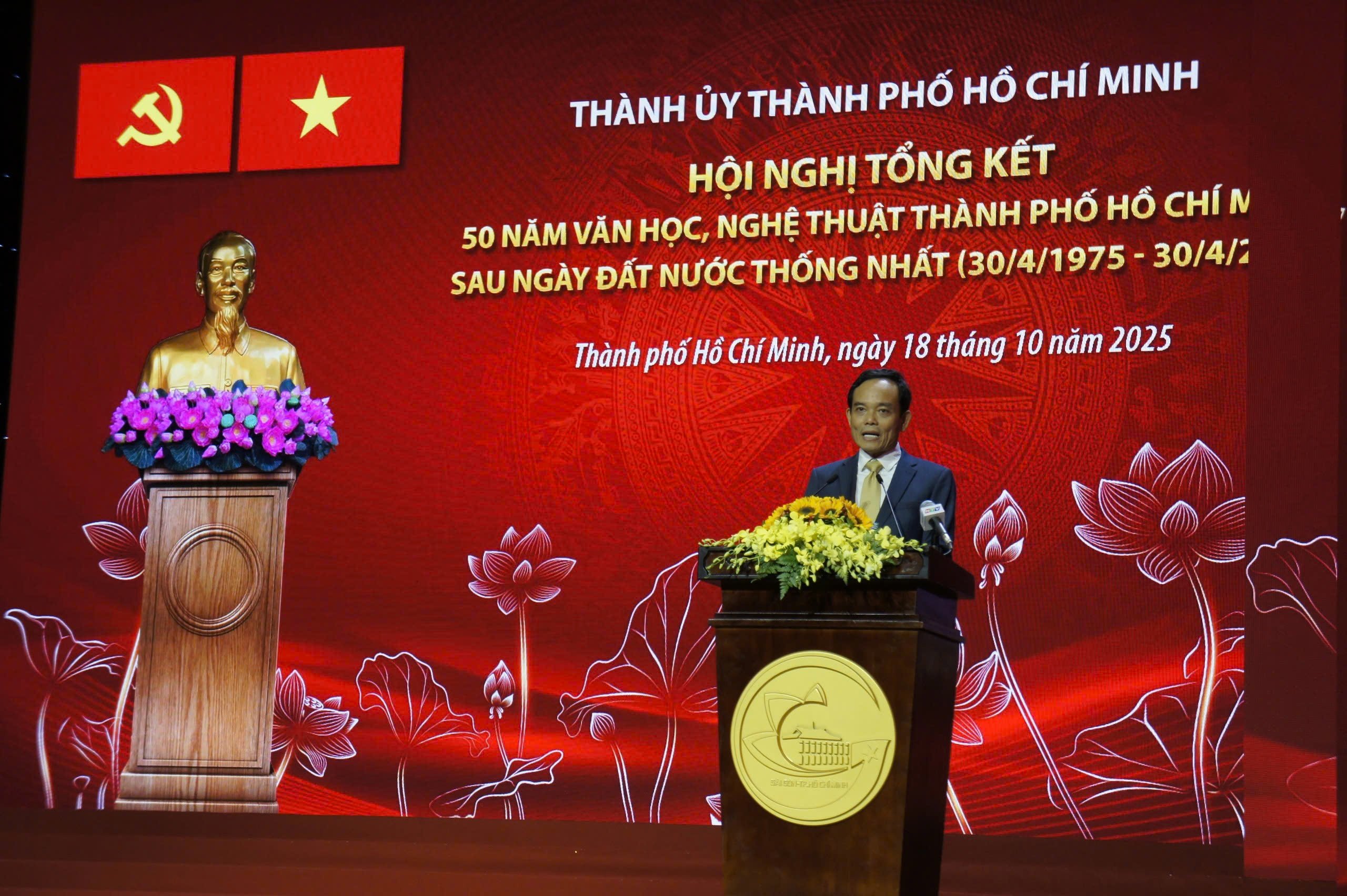 19-1760852910-tphcm-ngung-du-an-nha-o-tai-ben-nha-rong.jpg