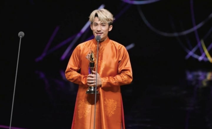Liên Bỉnh Phát nhận giải