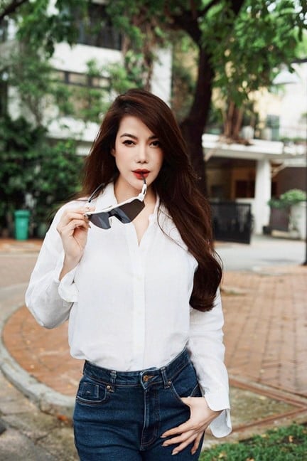 Diễn viên Trương Ngọc Ánh gây chú ý khi công khai thân mật bên người đàn ông lạ- Ảnh 6.
