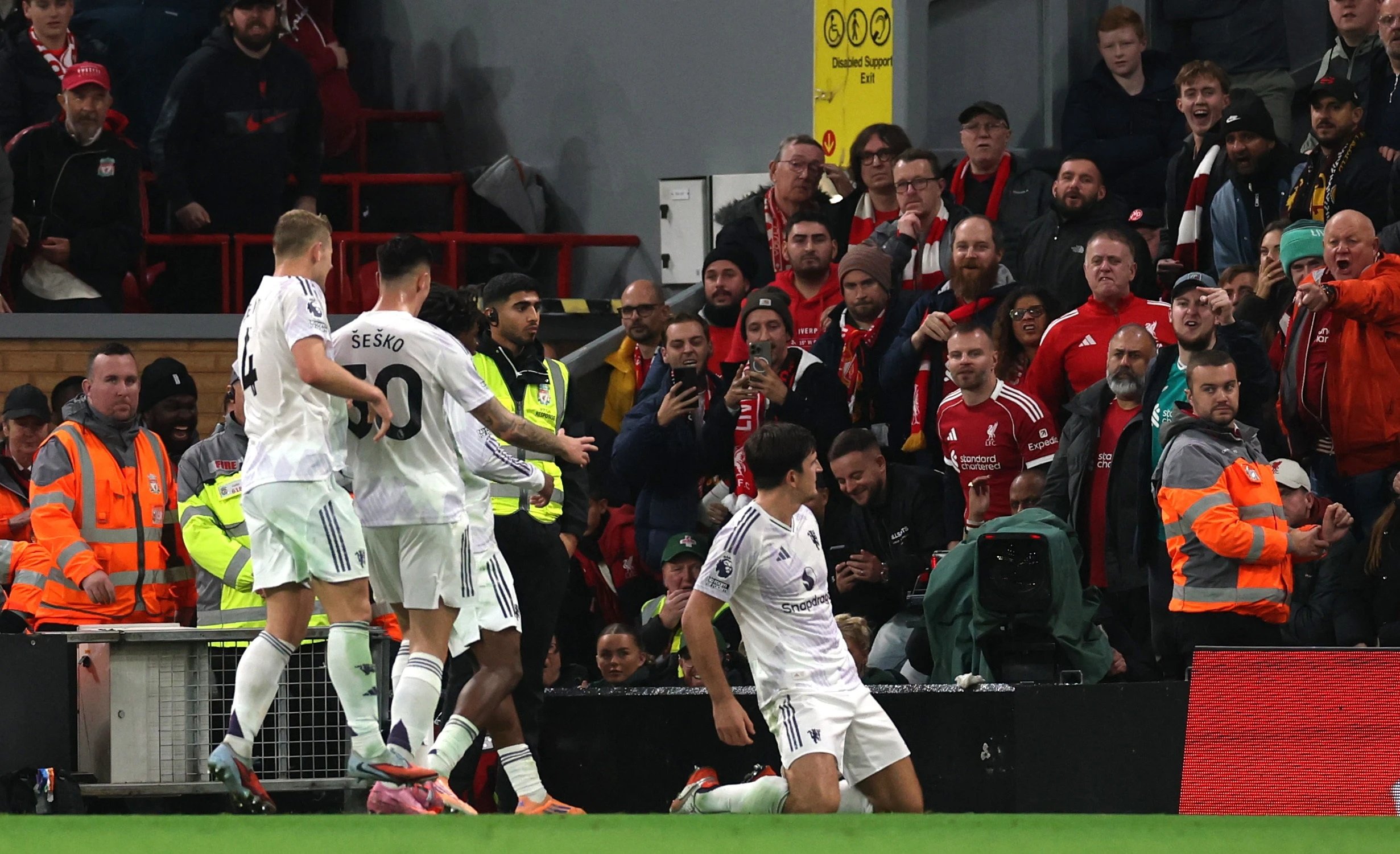 20-1760915642-mu-lan-dau-thang-liverpool-tai-anfield-sau-9-nam.jpg