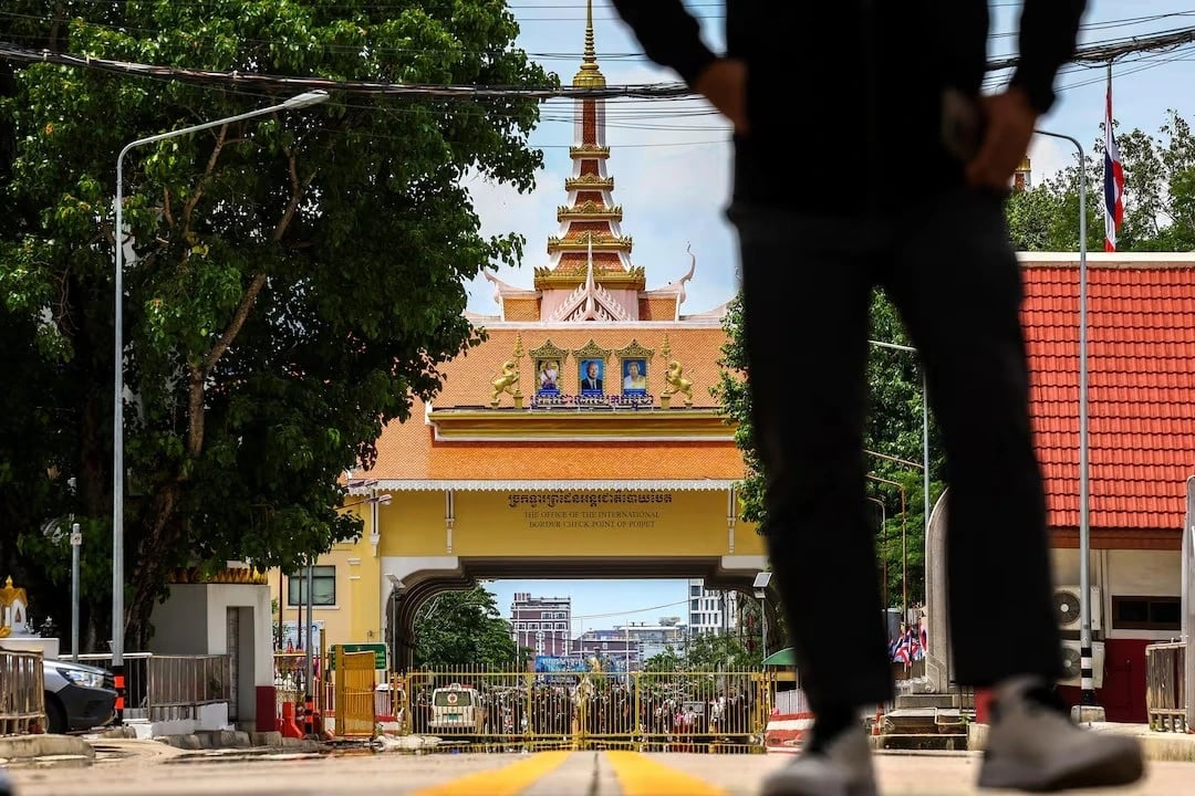 20-1760929527-thai-lan-phat-tu-15-nam-voi-nguoi-dan-sang-campuchia-lua-dao.jpg