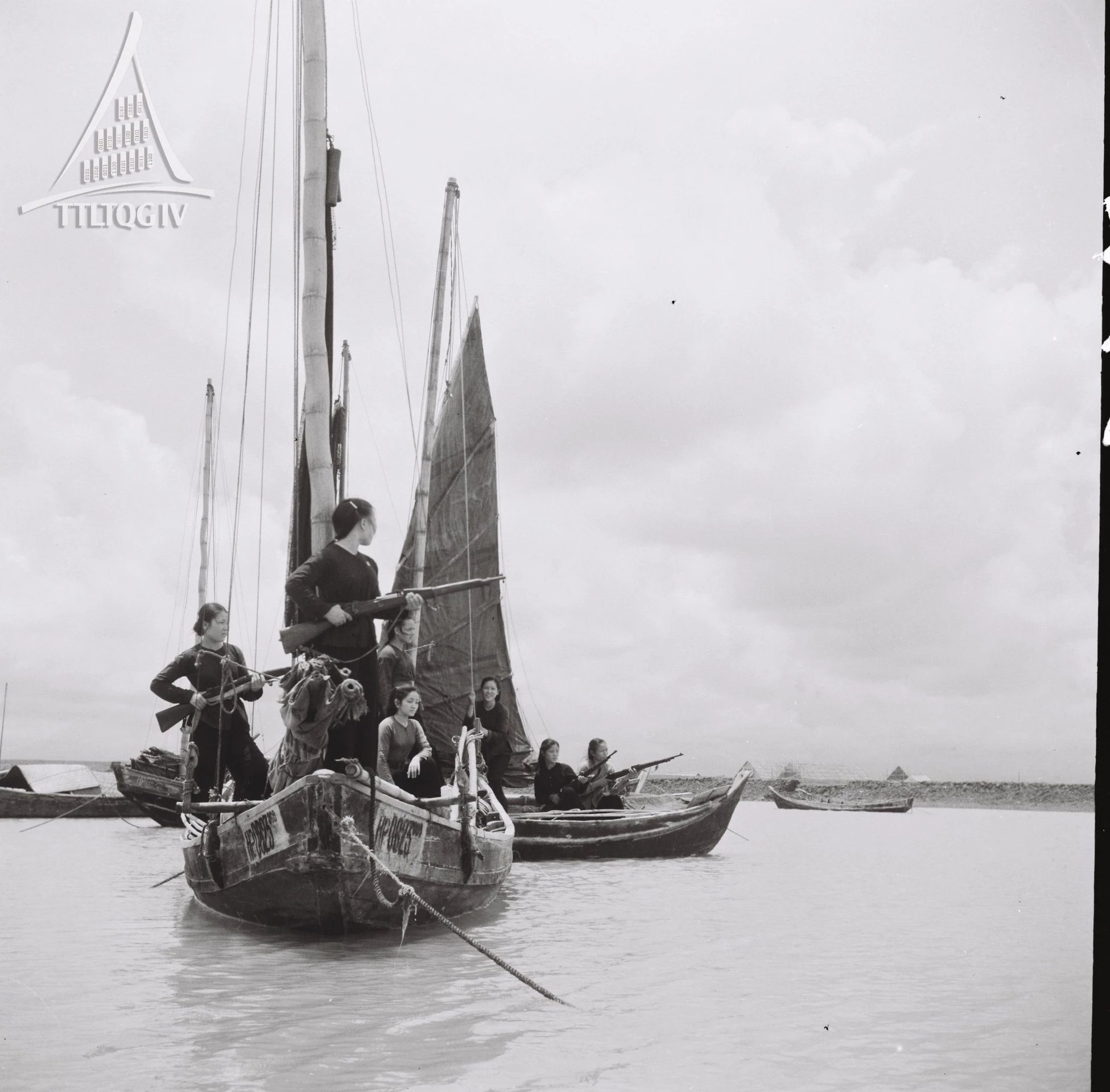 20-1760931535-net-dep-cua-nhung-bong-hoa-noi-dau-sung.jpg