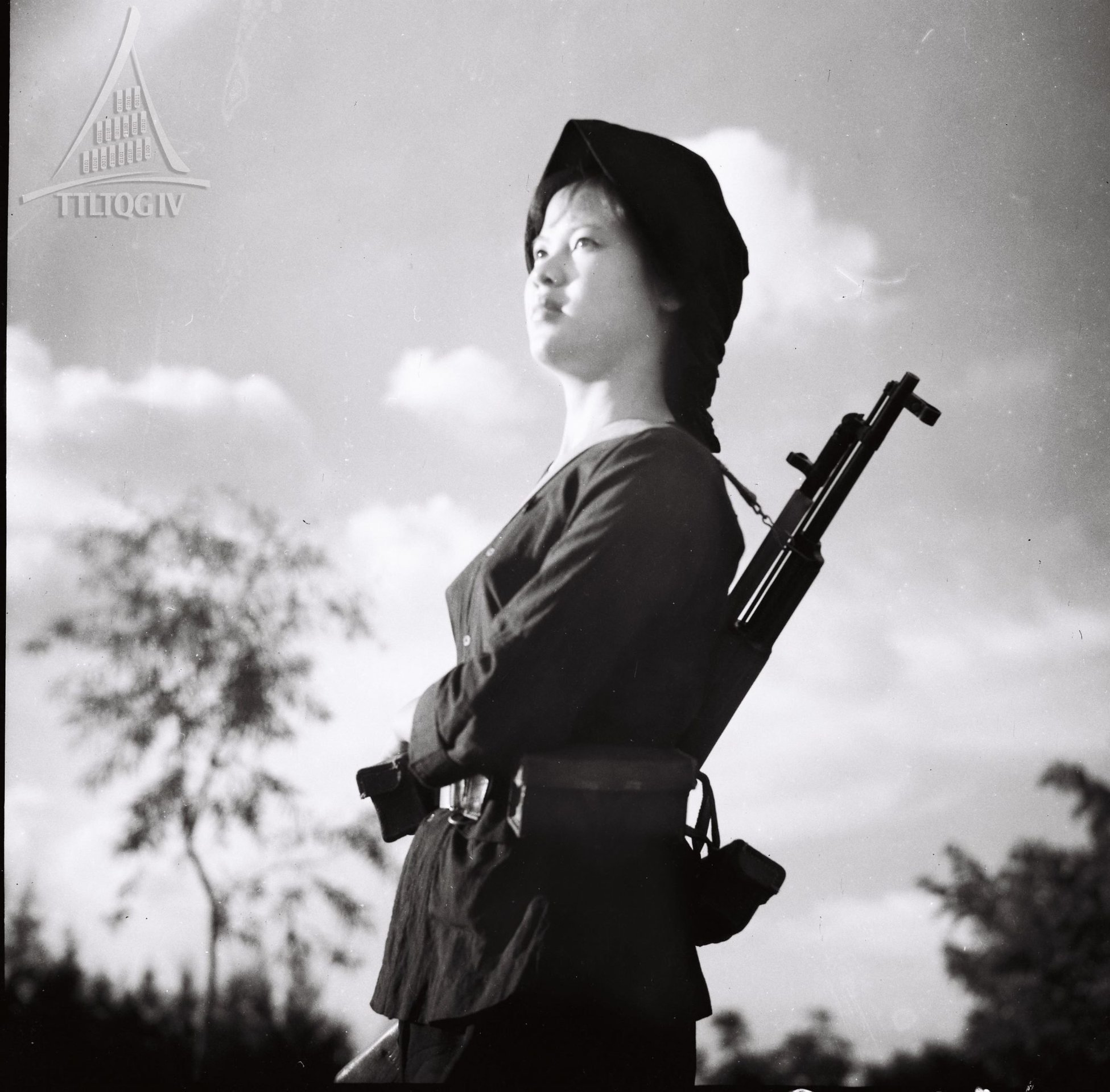 20-1760931535-net-dep-cua-nhung-bong-hoa-noi-dau-sung.jpg