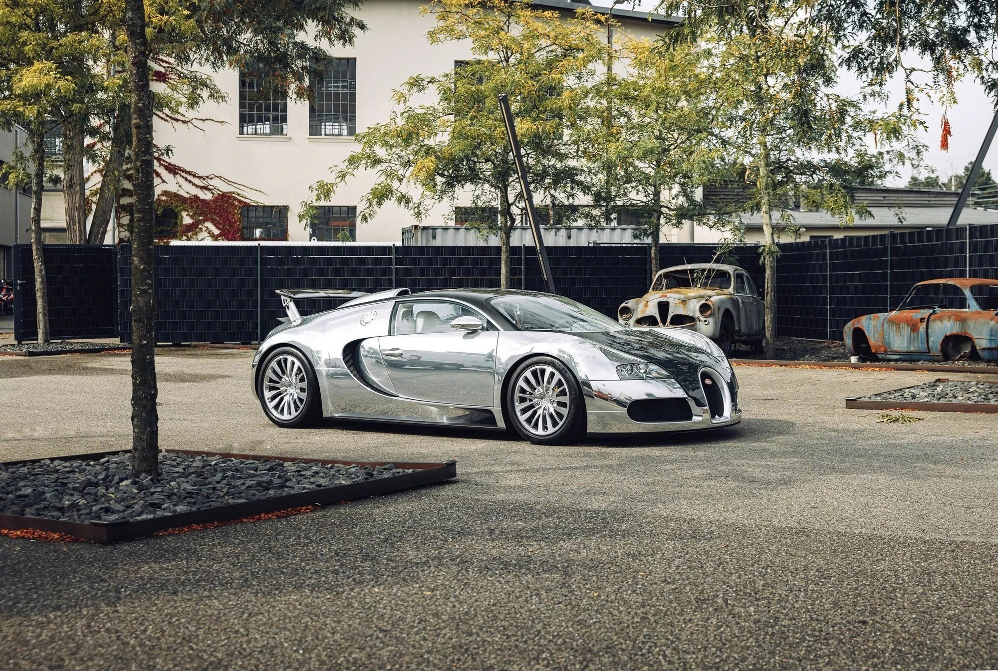 Đỉnh cao như Bugatti Veyron: Xe cũ không màu sơn, đã 18 năm tuổi vẫn có thể bán lại với giá quy đổi 60 tỷ đồng- Ảnh 2.