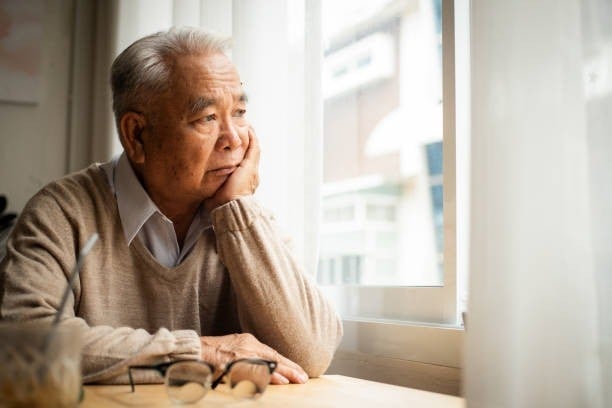 Tuổi già, sống trong biệt thự 20 tỷ cụ ông vẫn bật khóc: 'Giá như tôi có một căn nhà nhỏ hơn' - Ảnh 1.
