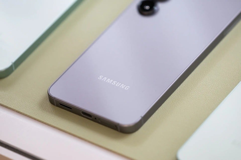 21-1761021445-tin-buon-voi-fan-samsung.jpg