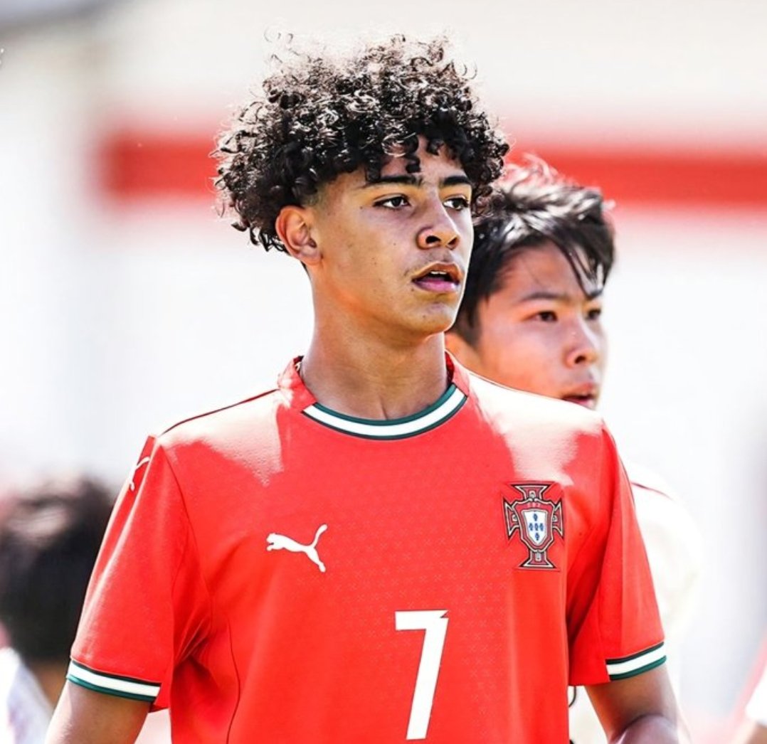 Ronaldo Jr lên tuyển U16 Bồ Đào Nha, tiến gần giấc mơ thi đấu cùng cha - Ảnh 1.