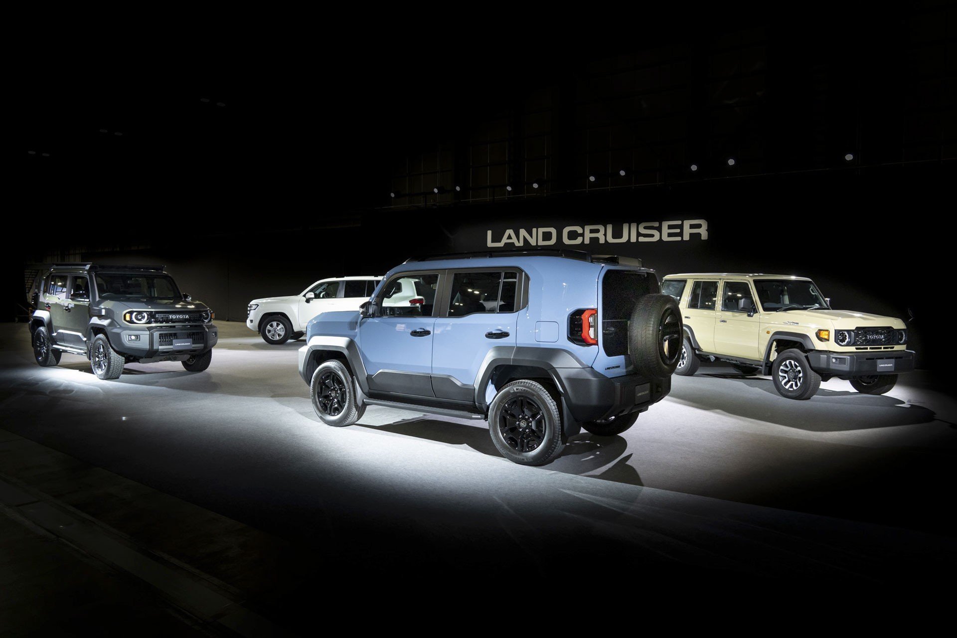 Toyota Land Cruiser FJ (12).jpg