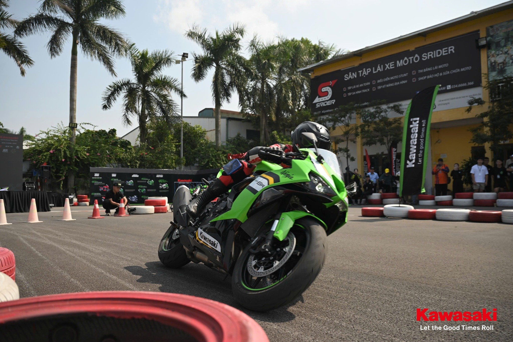 Vừa ra mắt Việt Nam xe Ninja Nhật trang bị 'tận răng', mạnh gấp rưỡi xe Honda, Yamaha: Giá bất ngờ?- Ảnh 3.