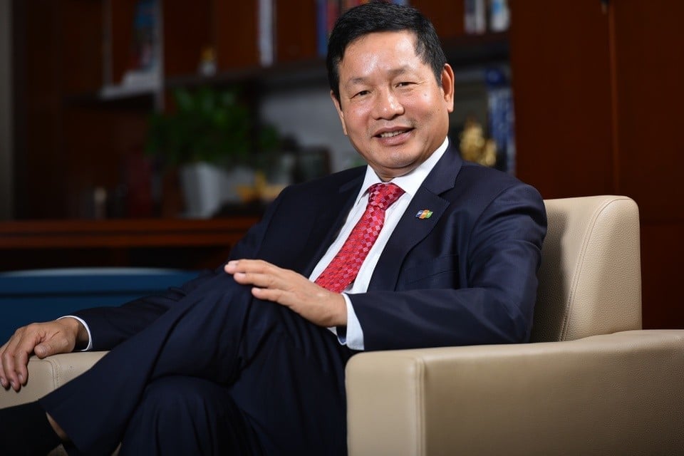 21-1761040266-co-phieu-fpt-tang-tran-keo-chung-khoan-tang-vot-sau-phien-giam-soc.jpg