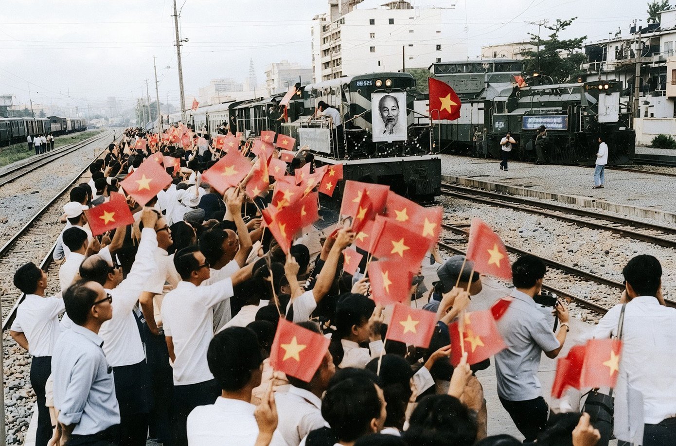 1977-01-04-nguoi-dan-ho-chi-minh-don-doan-tau-thong-nhat-xuat-phat-tu-ha-noi-vao-tphcm.png