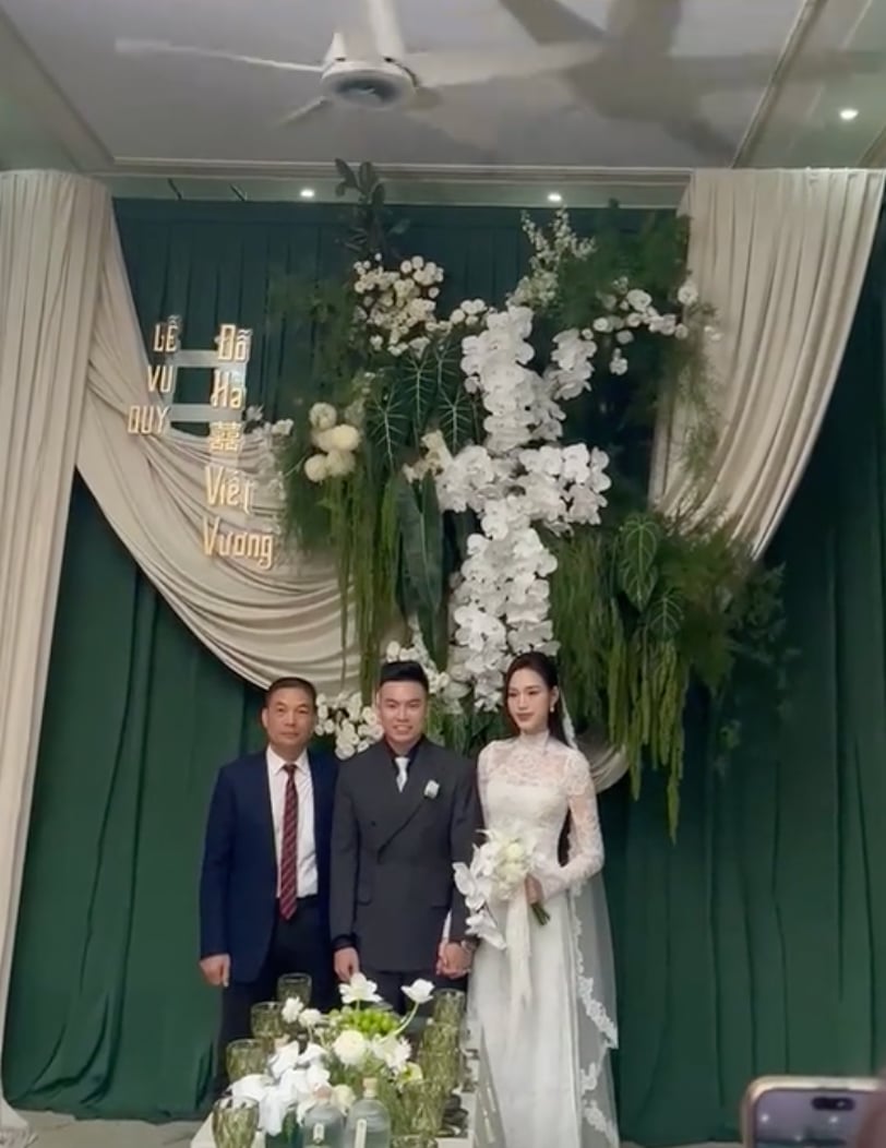 Vì sao phu nhân Tập đoàn Sơn Hải vội vã ra về khi đám cưới Đỗ Hà - Viết Vương bắt đầu?- Ảnh 2.
