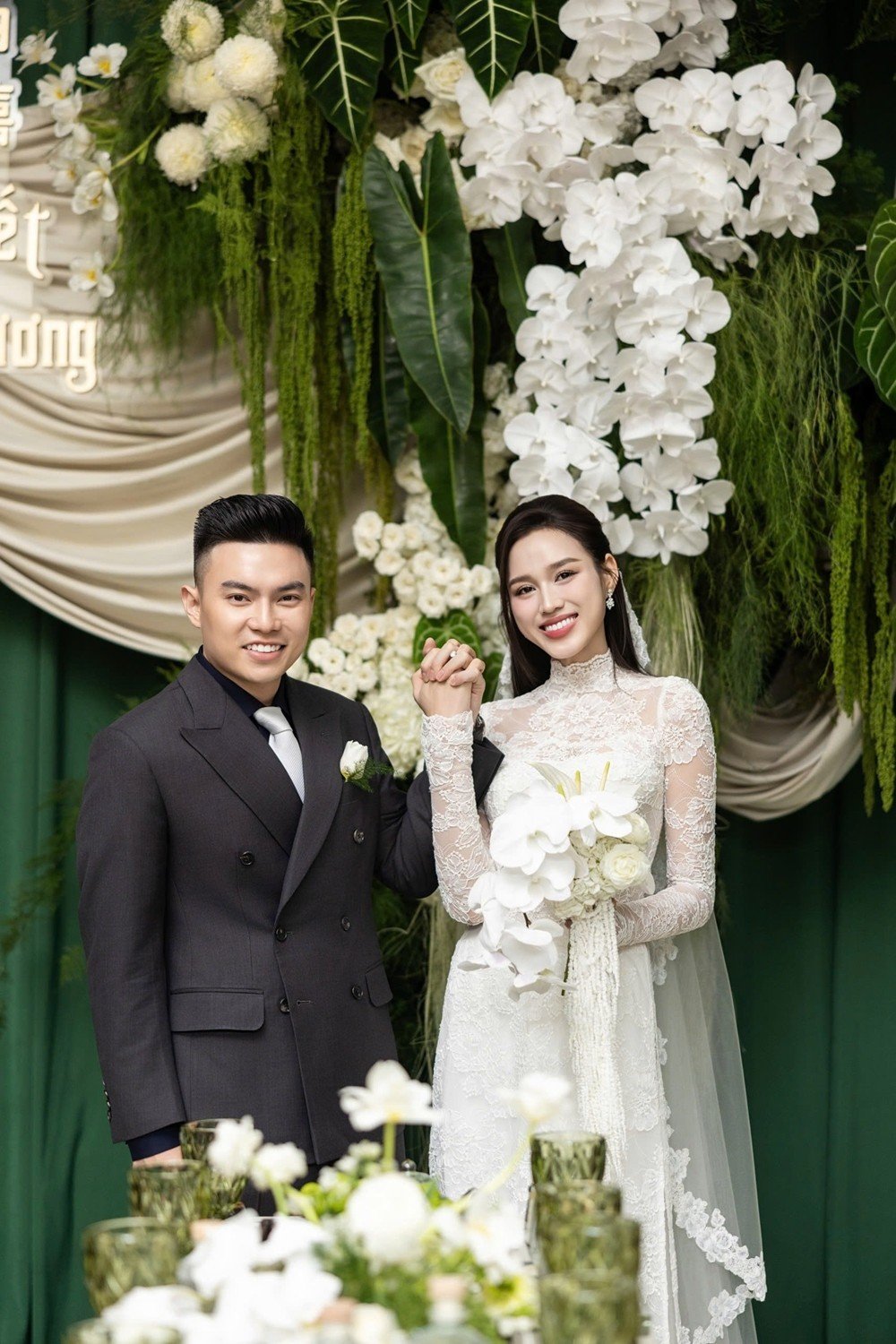 22-1761116446-me-hoa-hau-do-thi-ha-bin-rin-tien-con-gai-ve-nha-chong-o-quang-tri.jpg