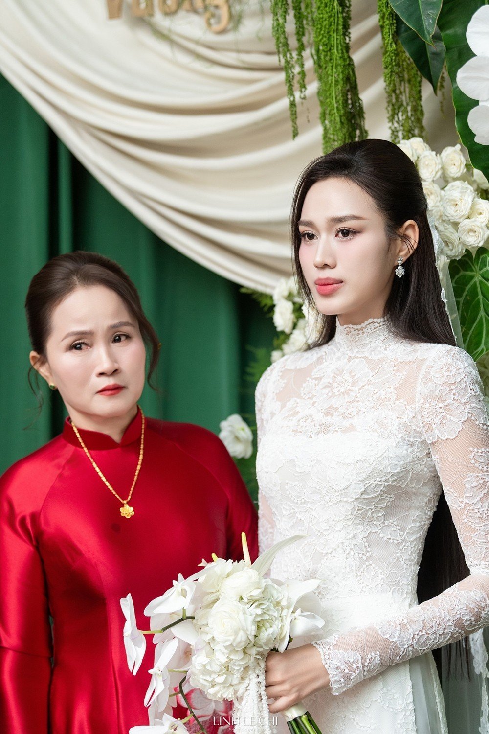 22-1761116447-me-hoa-hau-do-thi-ha-bin-rin-tien-con-gai-ve-nha-chong-o-quang-tri.jpg