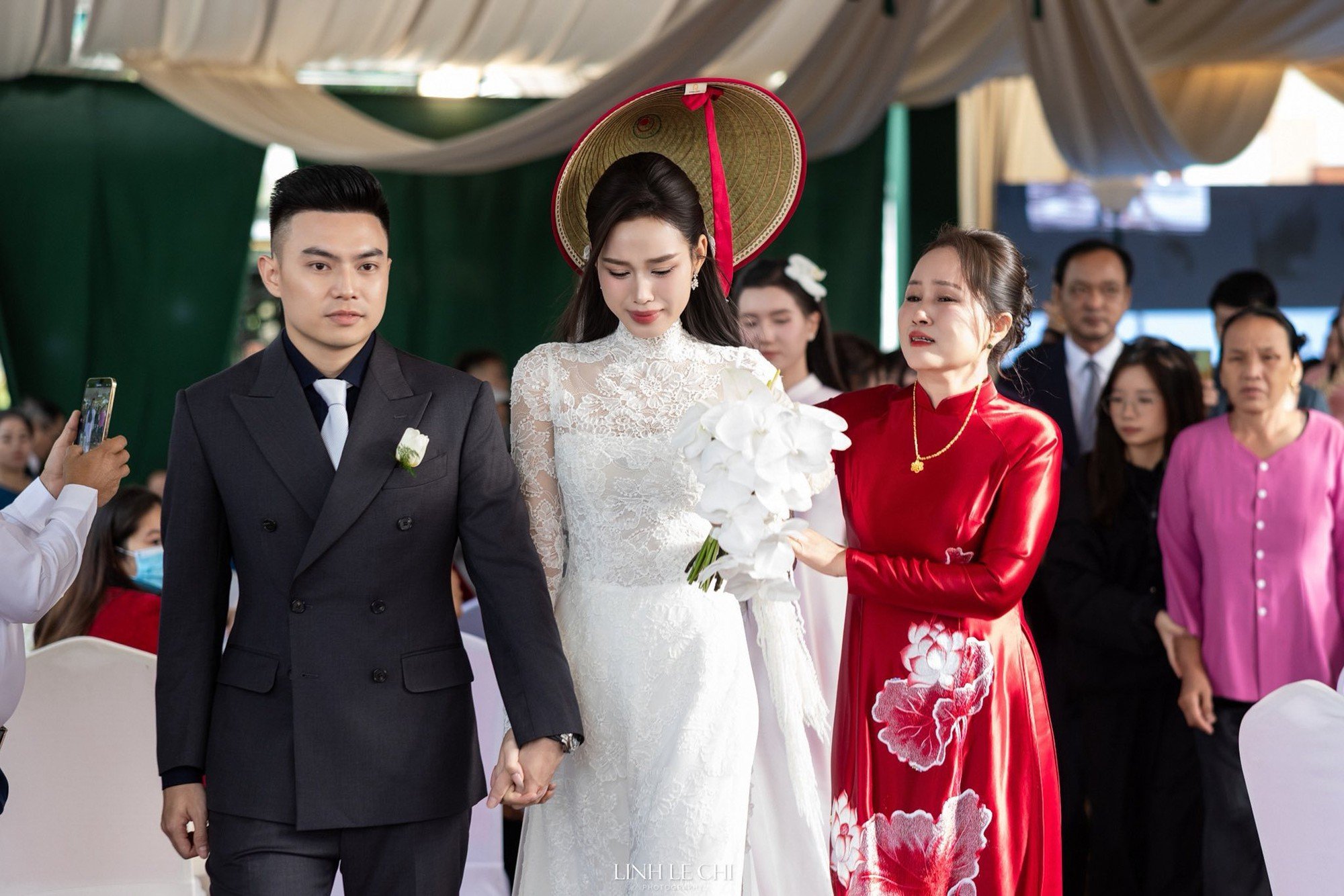 Mẹ chồng tập đoàn Sơn Hải mang đến 1 món đồ khiến con dâu Đỗ Hà