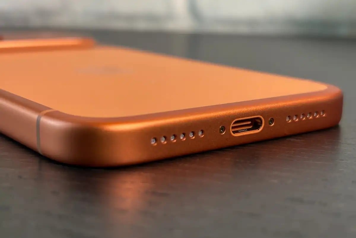 Người dùng cũng có thể dùng thiết bị Nitrokey Data Blocker USB-C để chỉ cho phép truyền điện, ngăn hoàn toàn việc truyền dữ liệu.