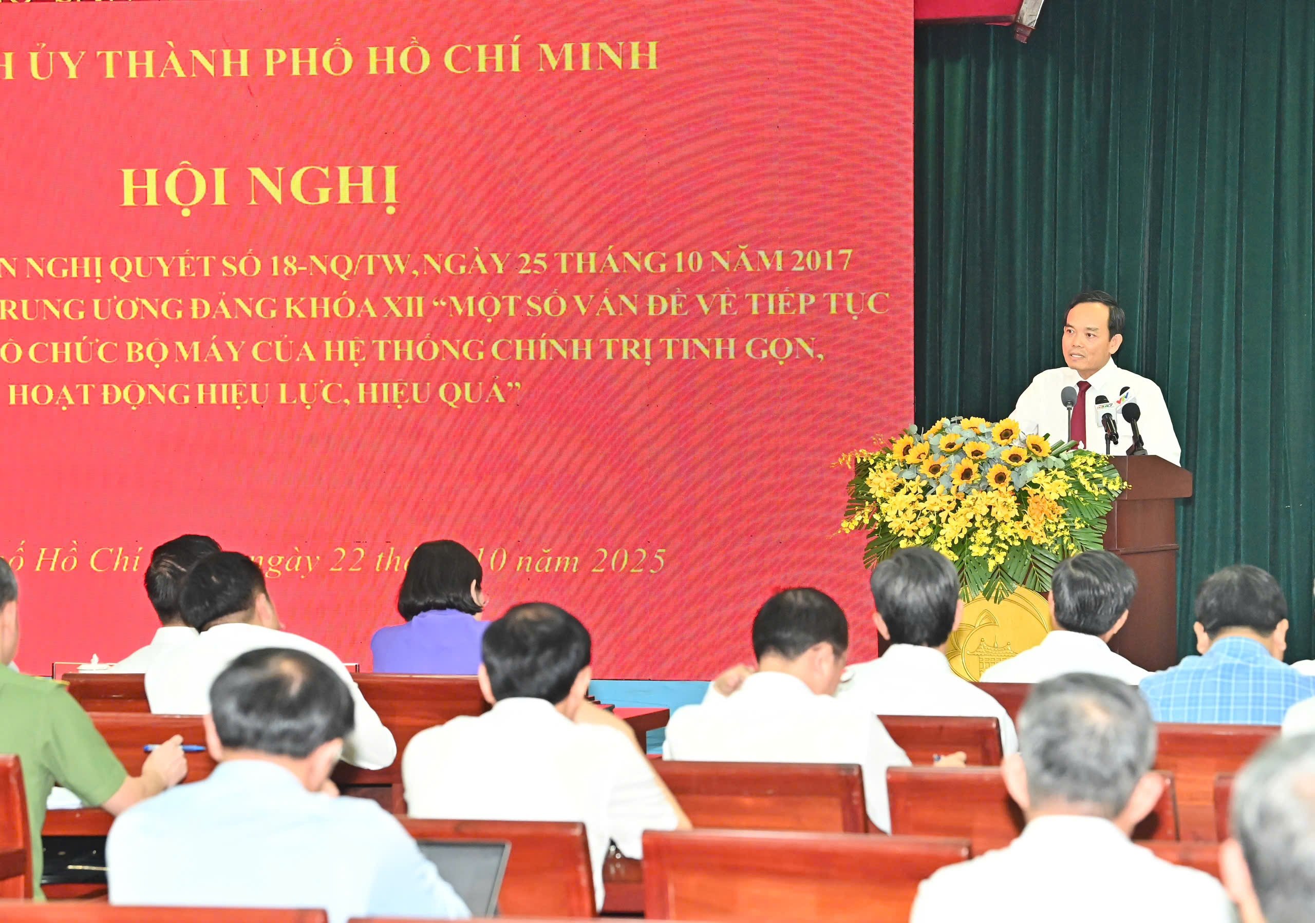 22-1761124077-bi-thu-tran-luu-quang-khong-co-viec-tphcm-sap-xep-lai-phuong-xa.jpeg