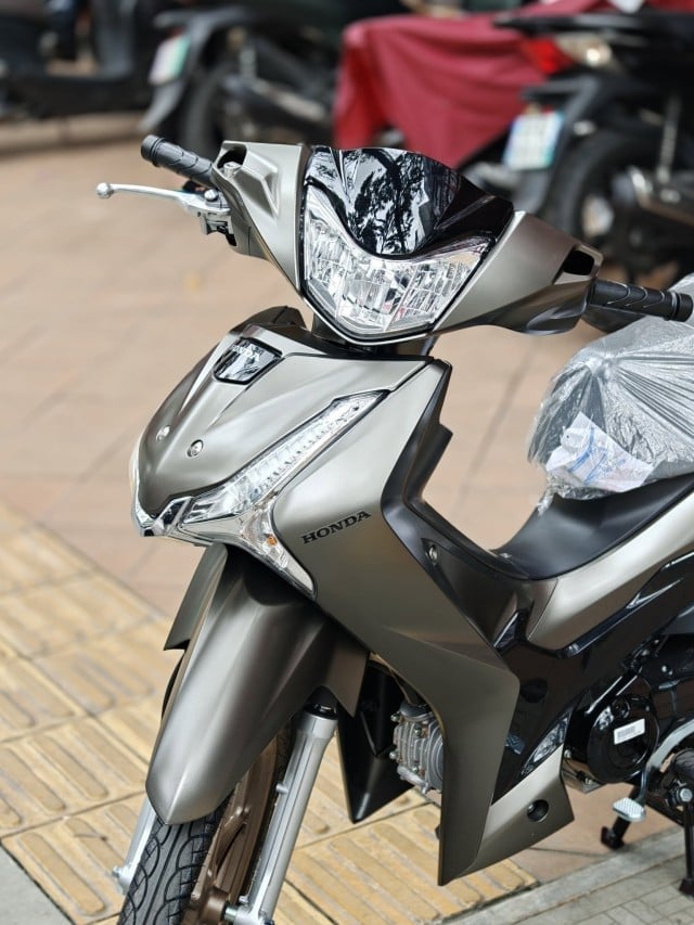 Honda Wave 125 bản mới cực đẹp bất ngờ về đại lý Việt: Xịn hơn Future, siêu tiết kiệm xăng 1,46L/100km- Ảnh 2.