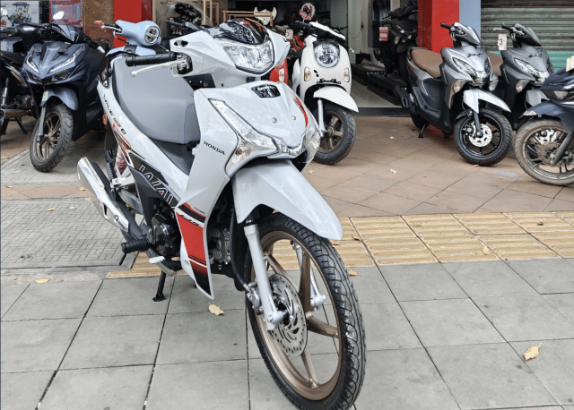 Honda Wave 125 bản mới cực đẹp bất ngờ về đại lý Việt: Xịn hơn Future, siêu tiết kiệm xăng 1,46L/100km- Ảnh 5.