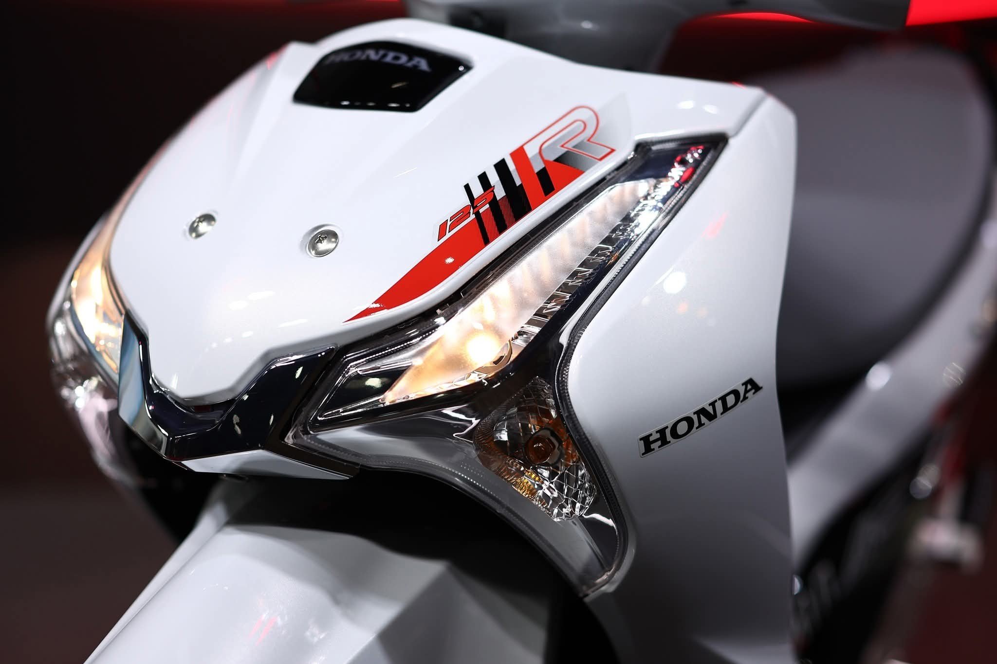 Honda Wave 125 bản mới cực đẹp bất ngờ về đại lý Việt: Xịn hơn Future, siêu tiết kiệm xăng 1,46L/100km- Ảnh 11.