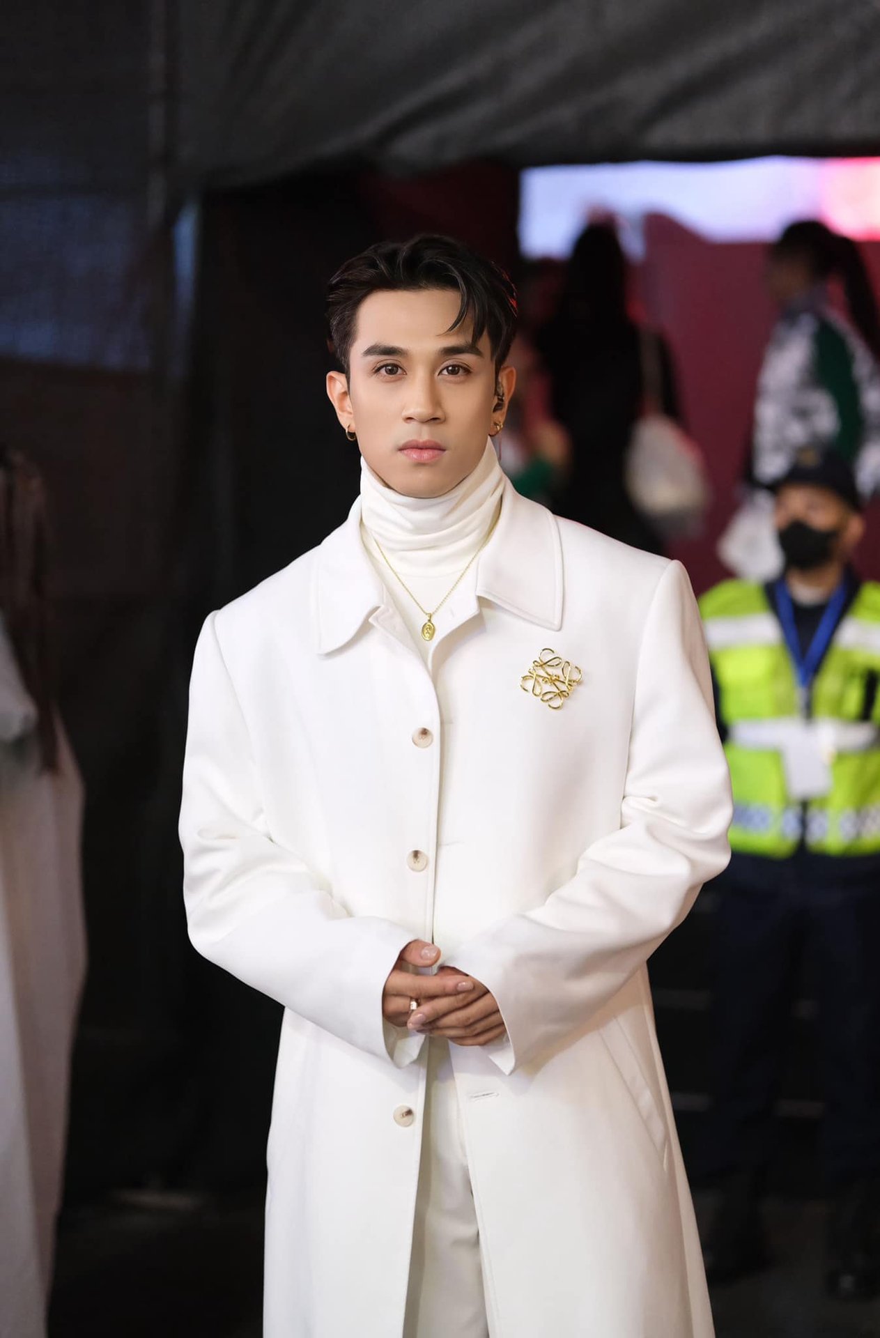 Nam ca sĩ hát tại hôn lễ trong mơ của Hoa hậu Đỗ Hà là ai?- Ảnh 4.