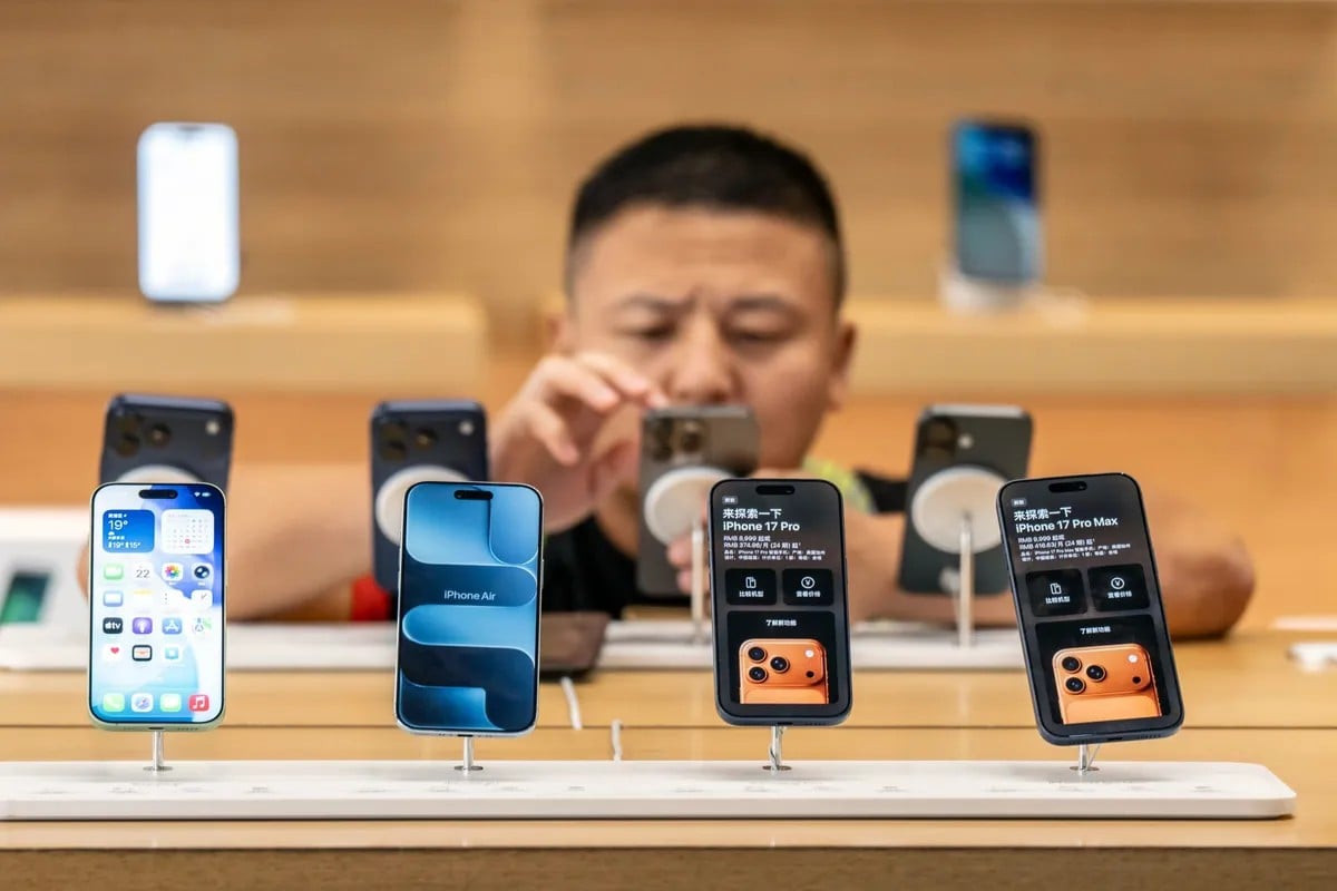 iphone bloomberg