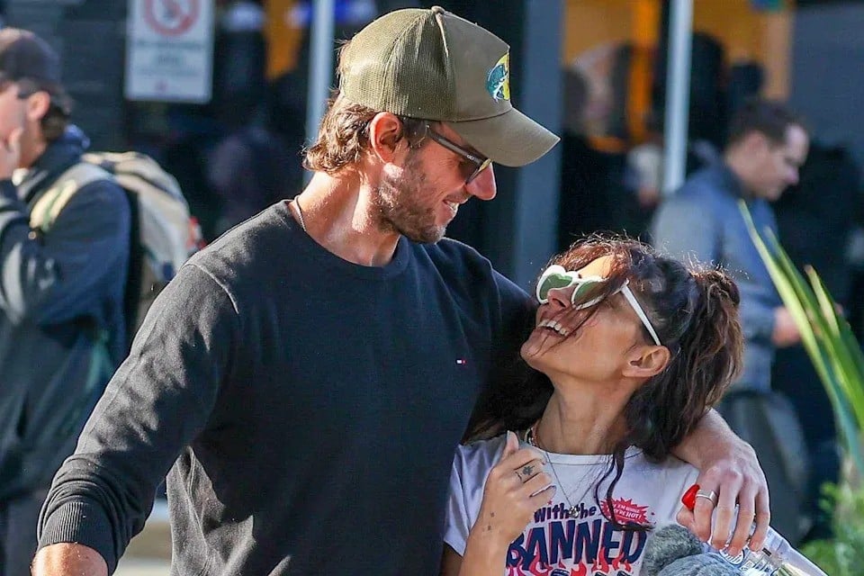 Phim Sex/Life và bí mật khiến cả Hollywood đỏ mặt: Khi cảnh nóng không chỉ là diễn xuất- Ảnh 2.