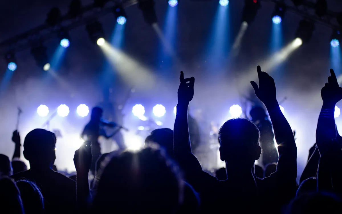 Nhiều ca khúc thịnh hành chứa nội dung 