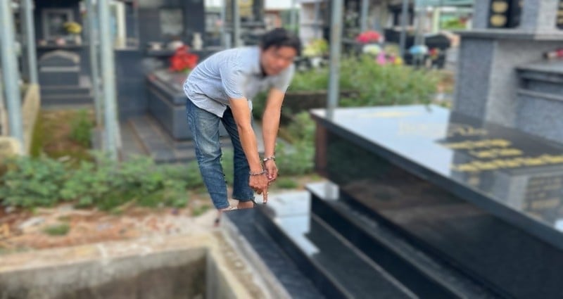 Khởi tố đối tượng đập phá mồ mả -0