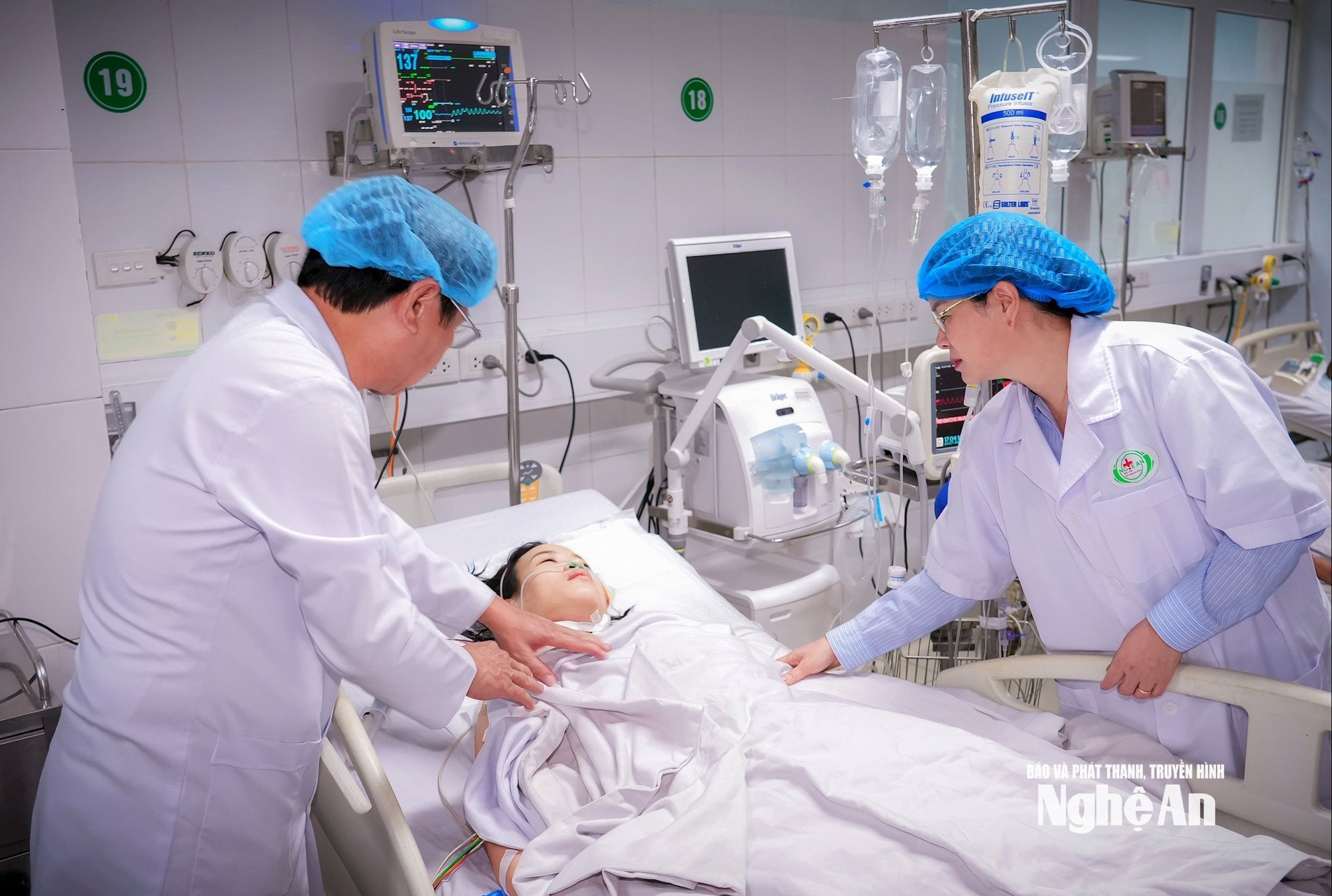 Tình hình sức khoẻ của 3 điều dưỡng bị truy sát trong vụ việc tại Bệnh viện Sản Nhi tỉnh Nghệ An hiện ra sao?- Ảnh 1.