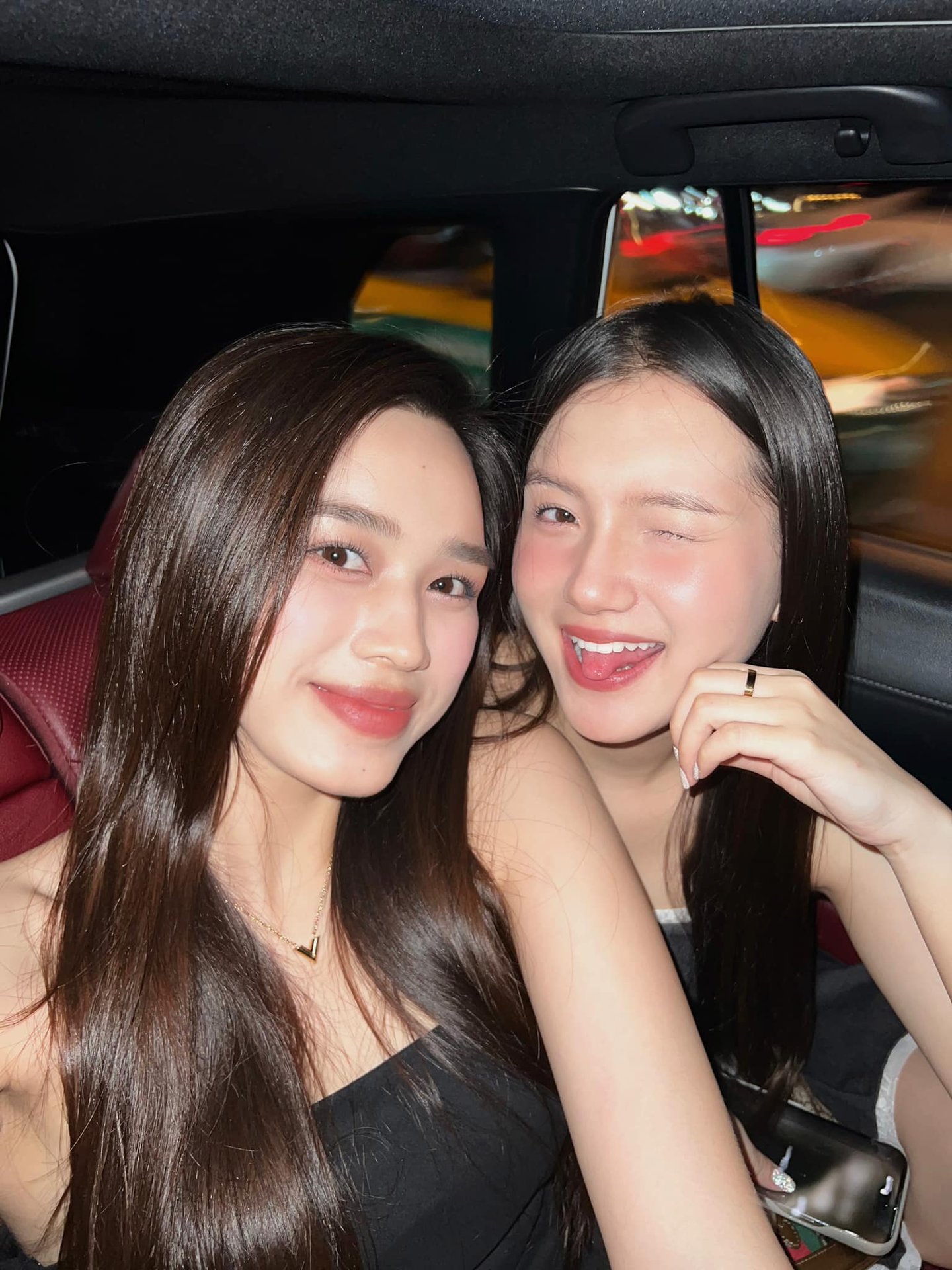 Chân dung cô gái xách vali cho Đỗ Hà ở Thanh Hoá gây sốt: Camera lia vội mà cũng cỡ này hả?- Ảnh 8.
